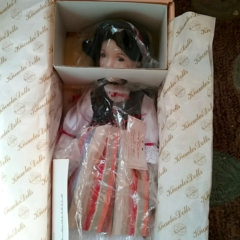 Ashton Drake NIB Snow White Doll